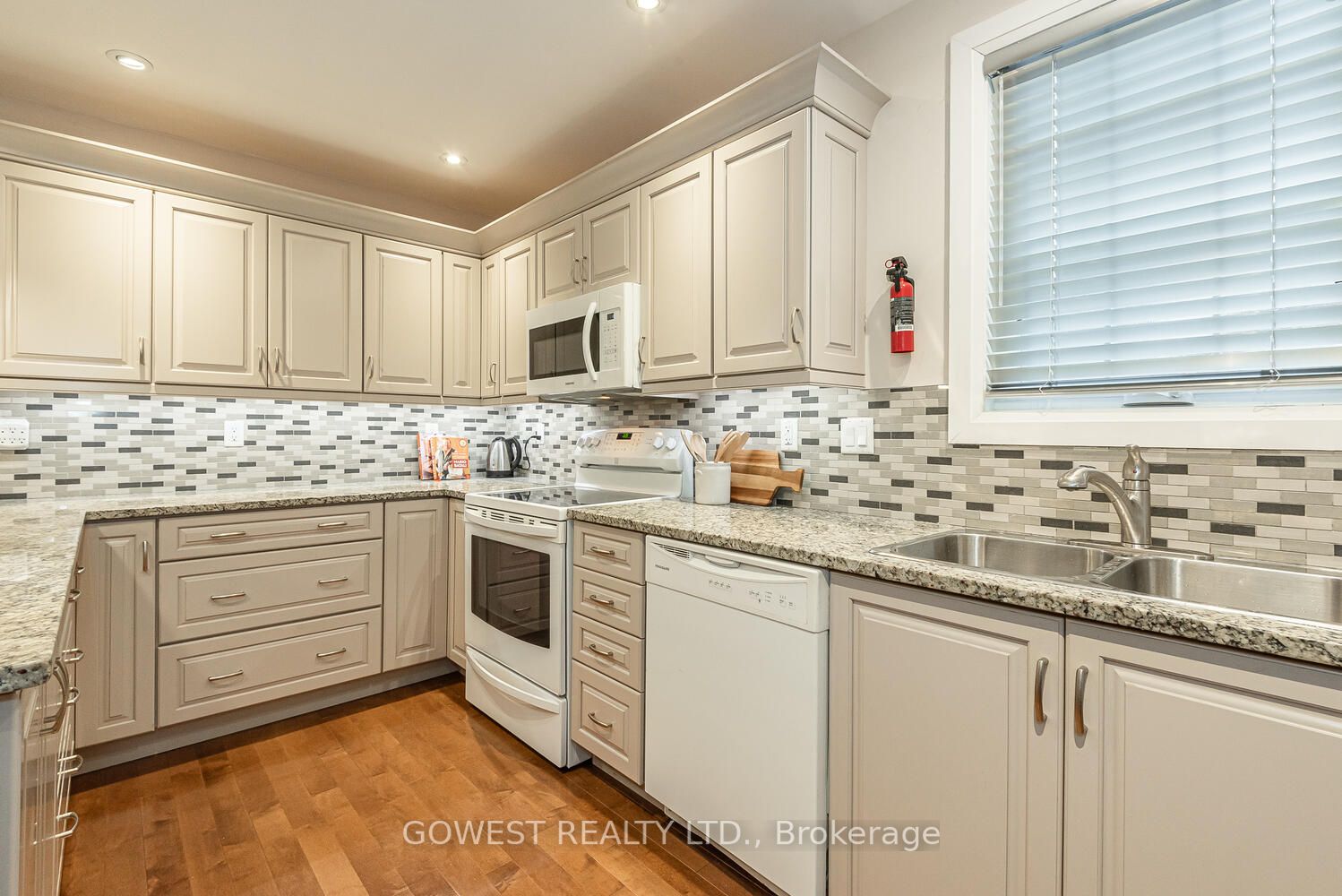 98 Kalmar Ave