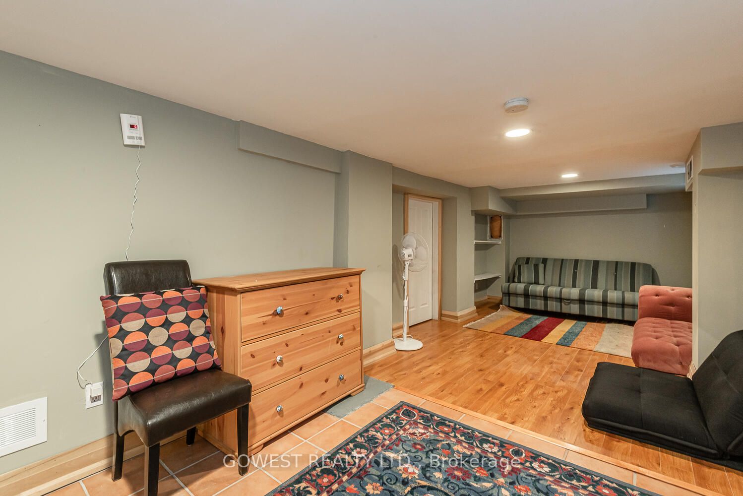 98 Kalmar Ave