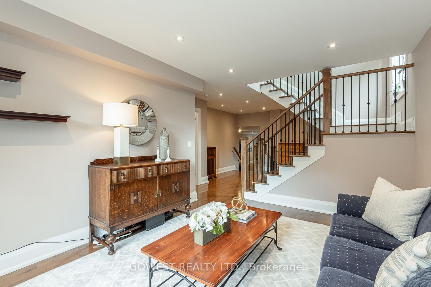 98 Kalmar Ave