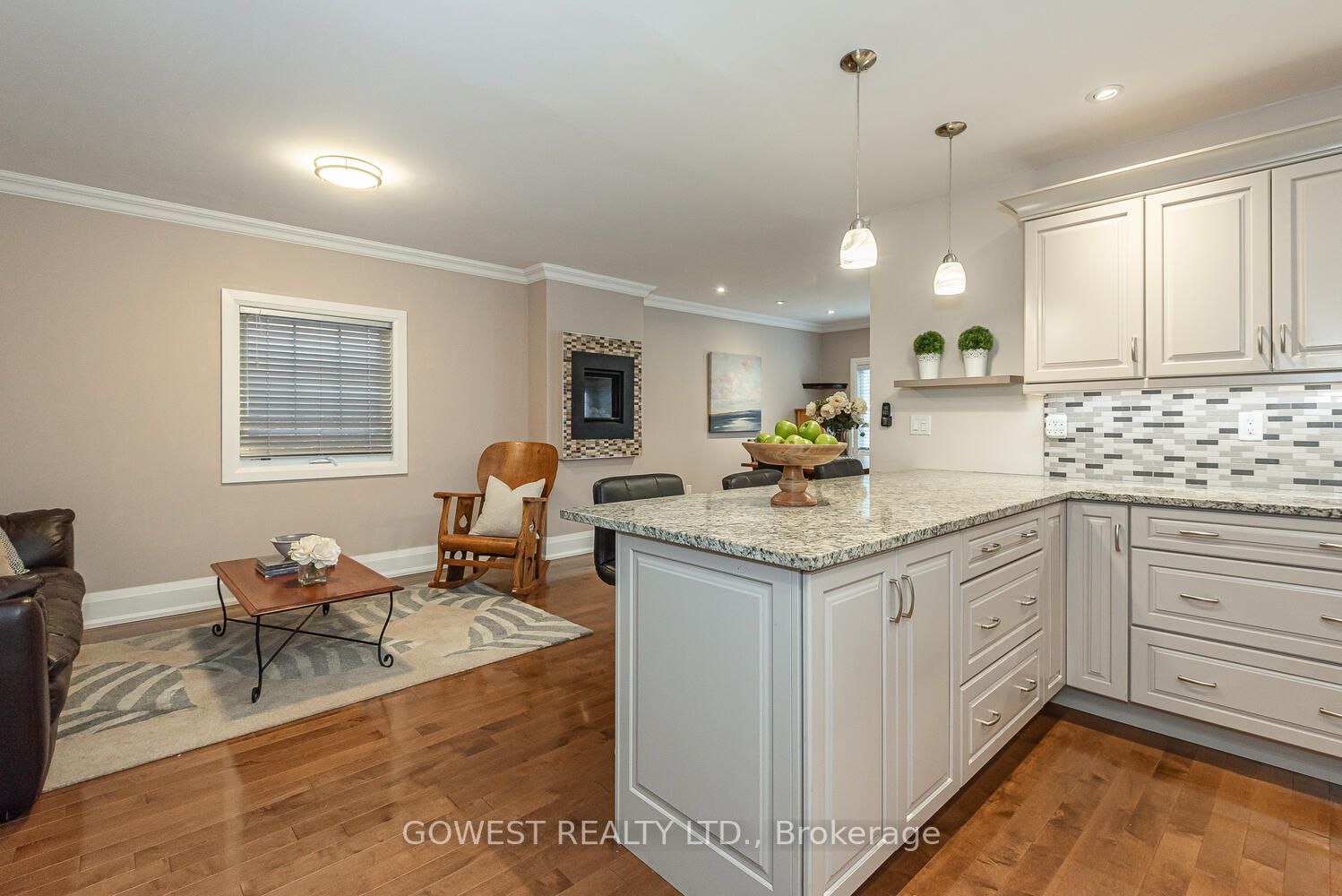 98 Kalmar Ave