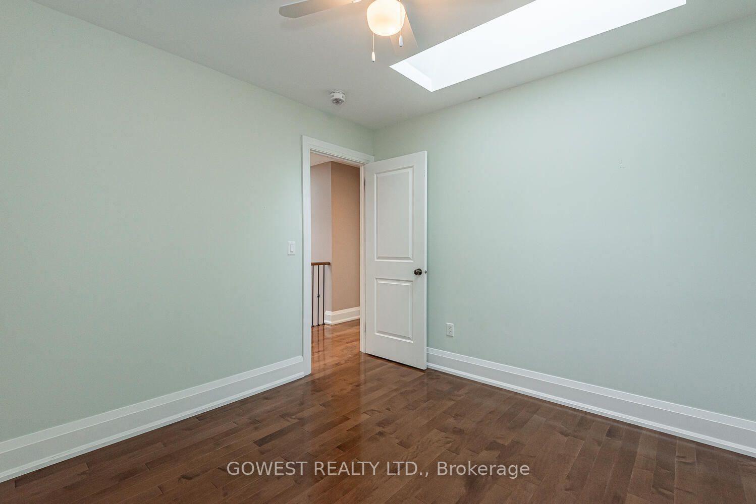 98 Kalmar Ave