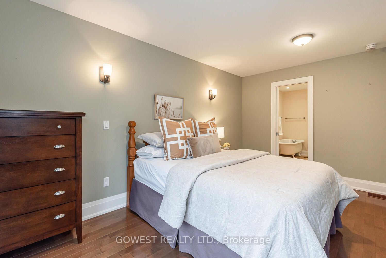 98 Kalmar Ave