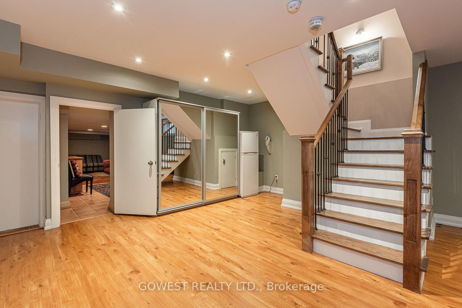 98 Kalmar Ave