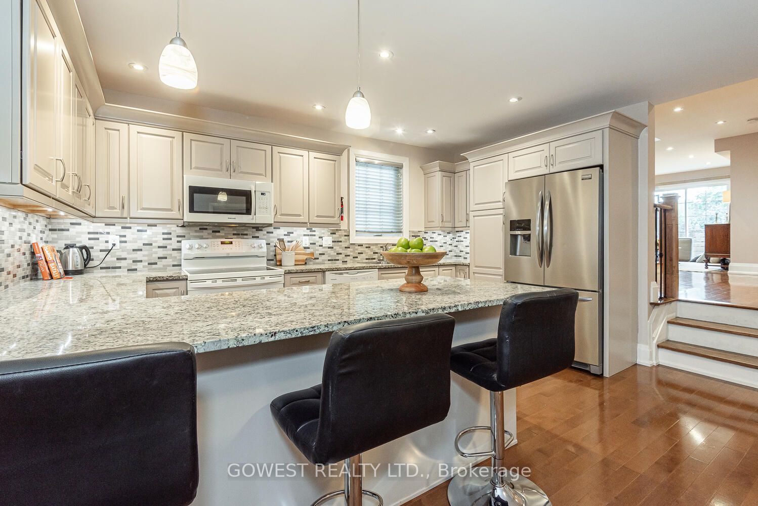 98 Kalmar Ave