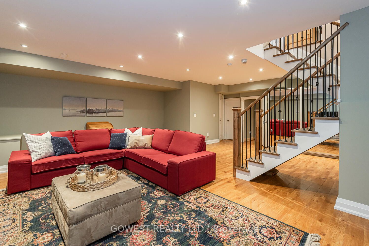 98 Kalmar Ave