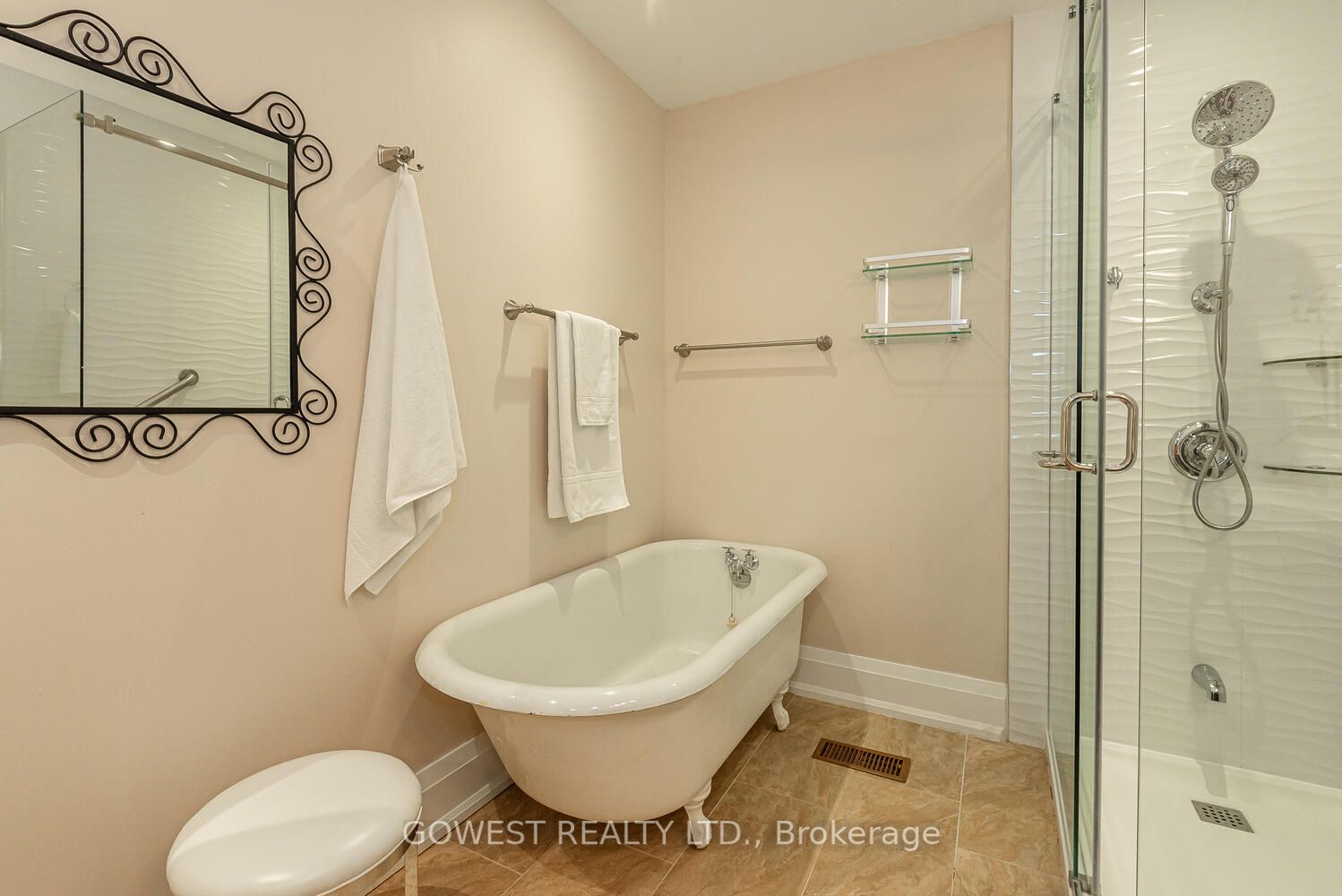 98 Kalmar Ave
