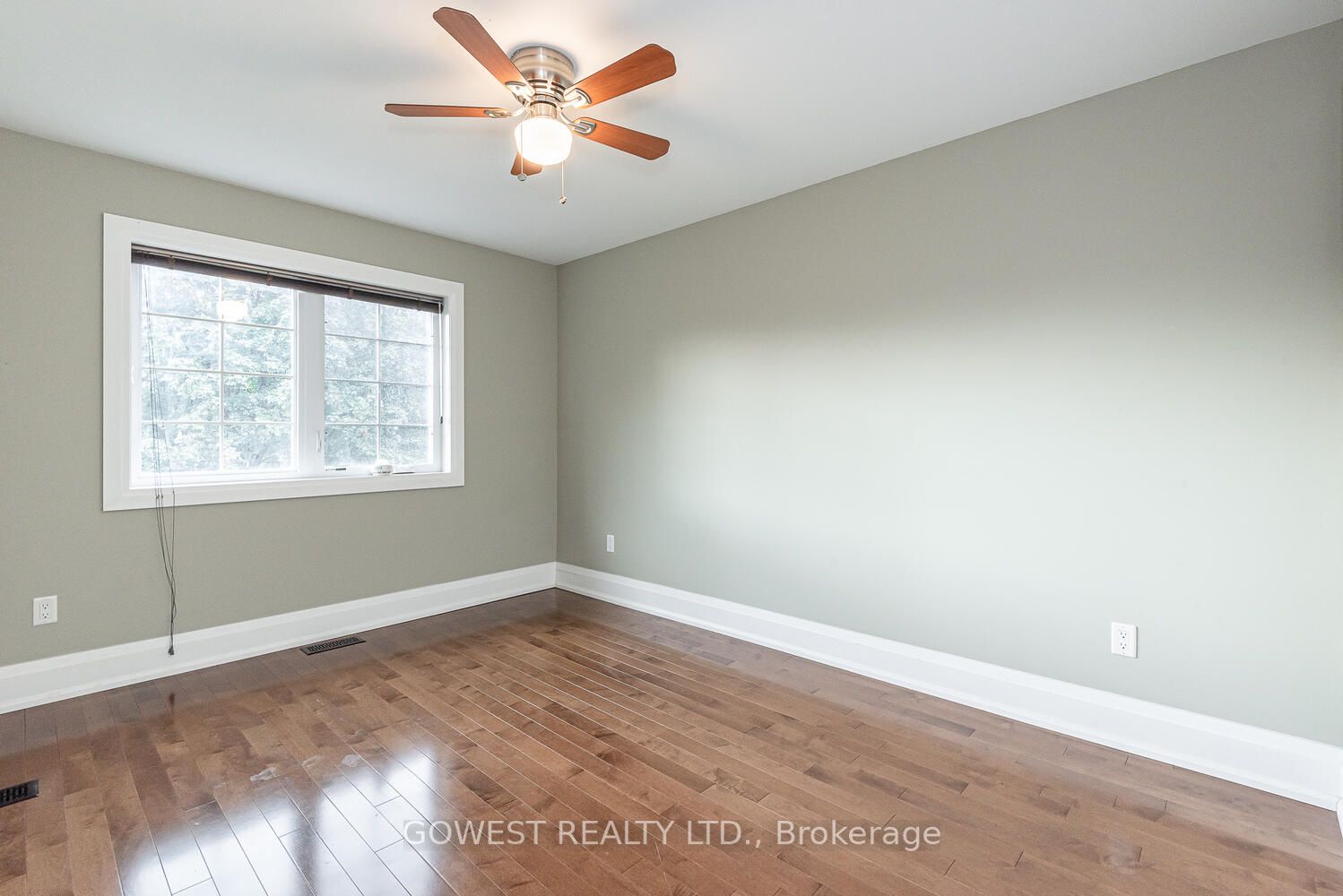 98 Kalmar Ave