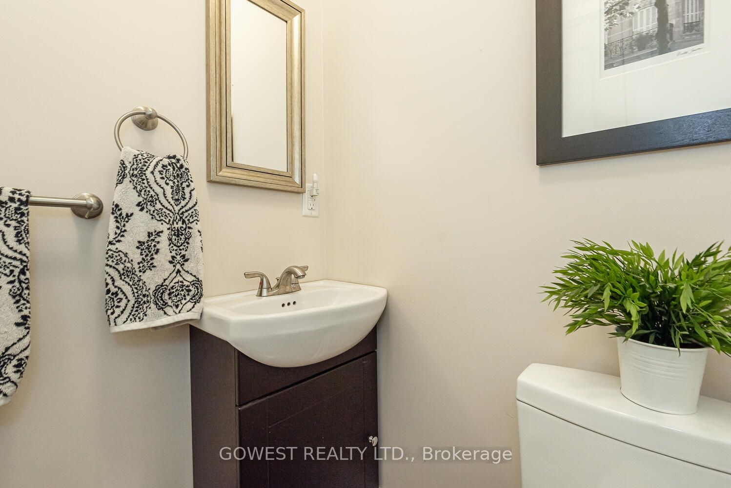 98 Kalmar Ave