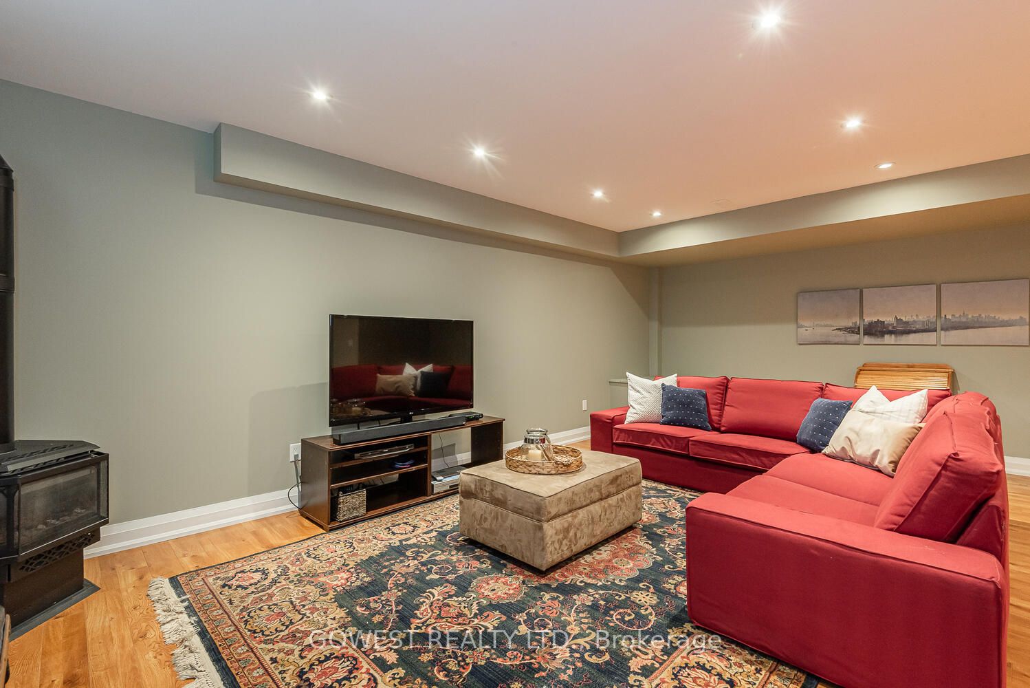 98 Kalmar Ave