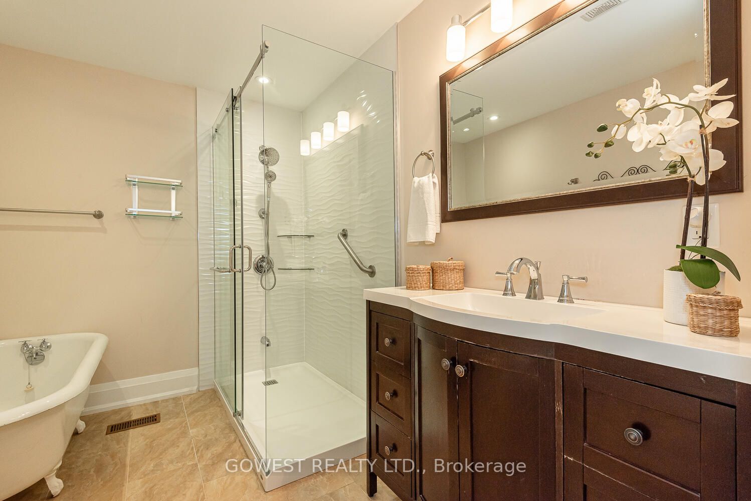 98 Kalmar Ave