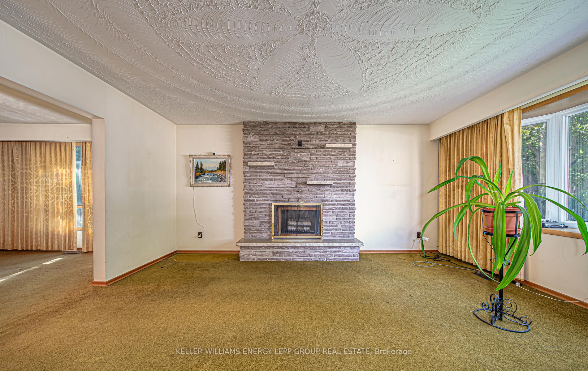 2043 Simcoe St N