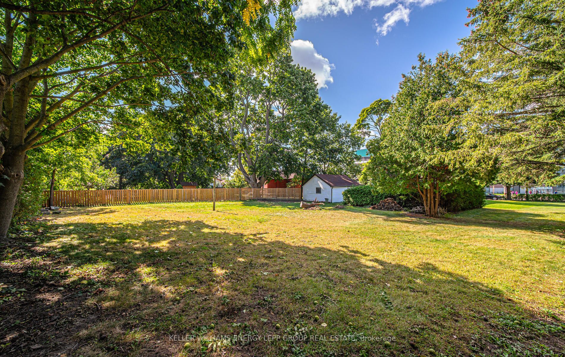 2043 Simcoe St N