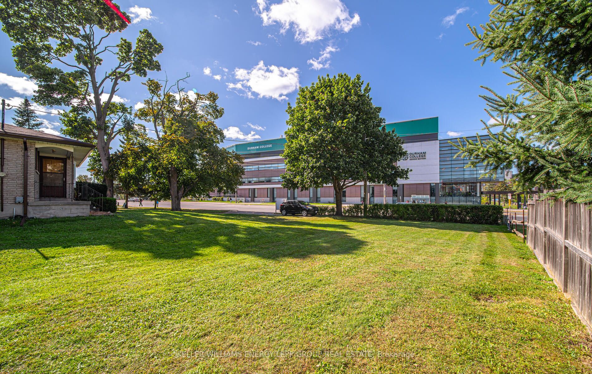 2043 Simcoe St N