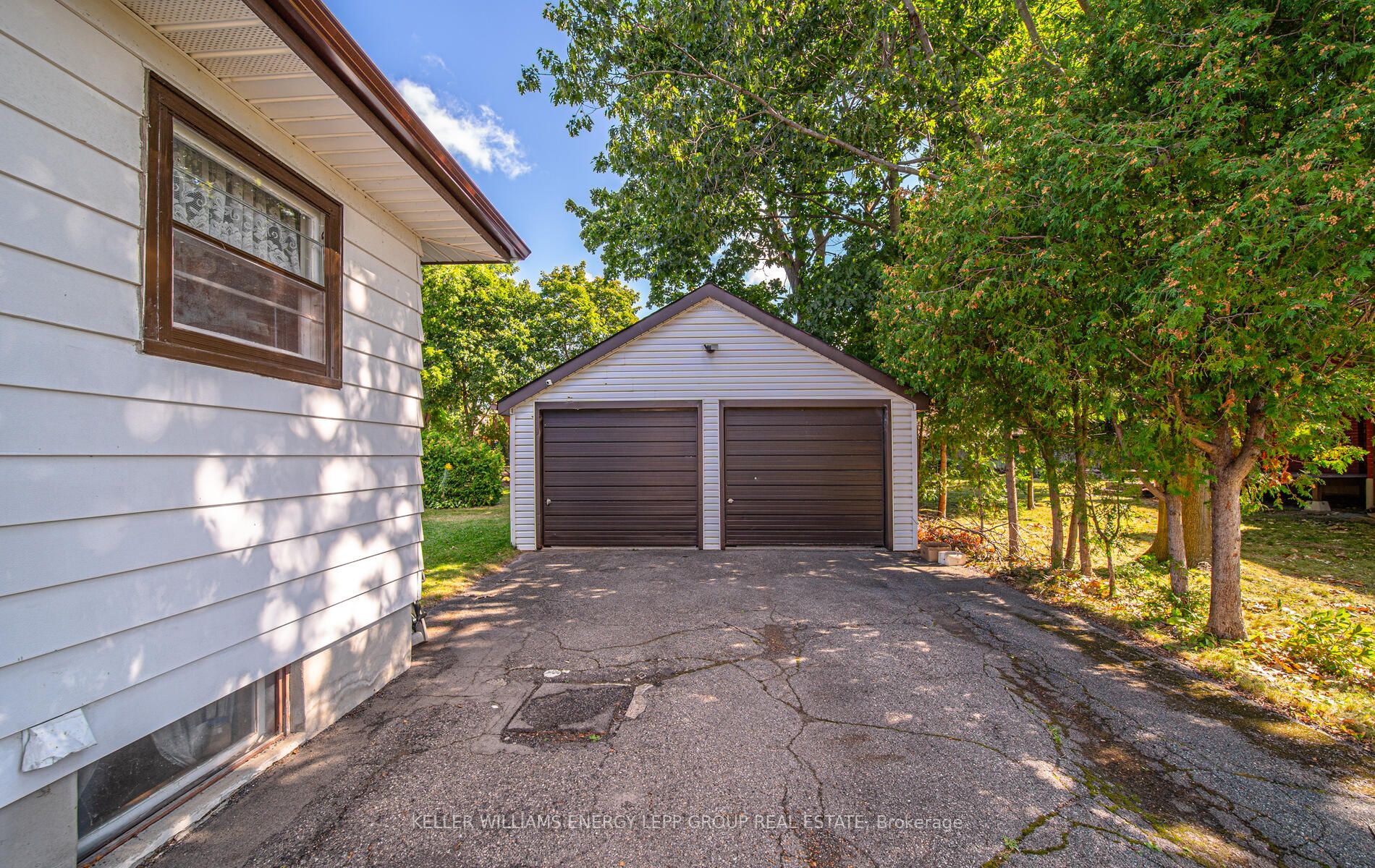2043 Simcoe St N