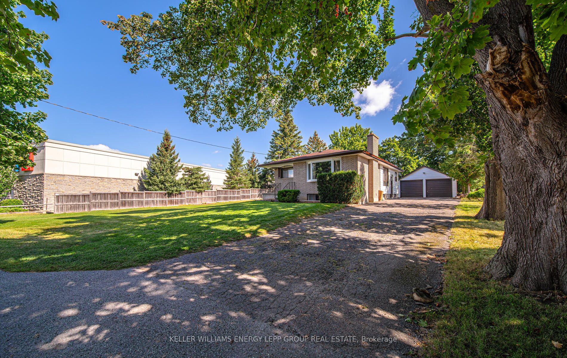 2043 Simcoe St N
