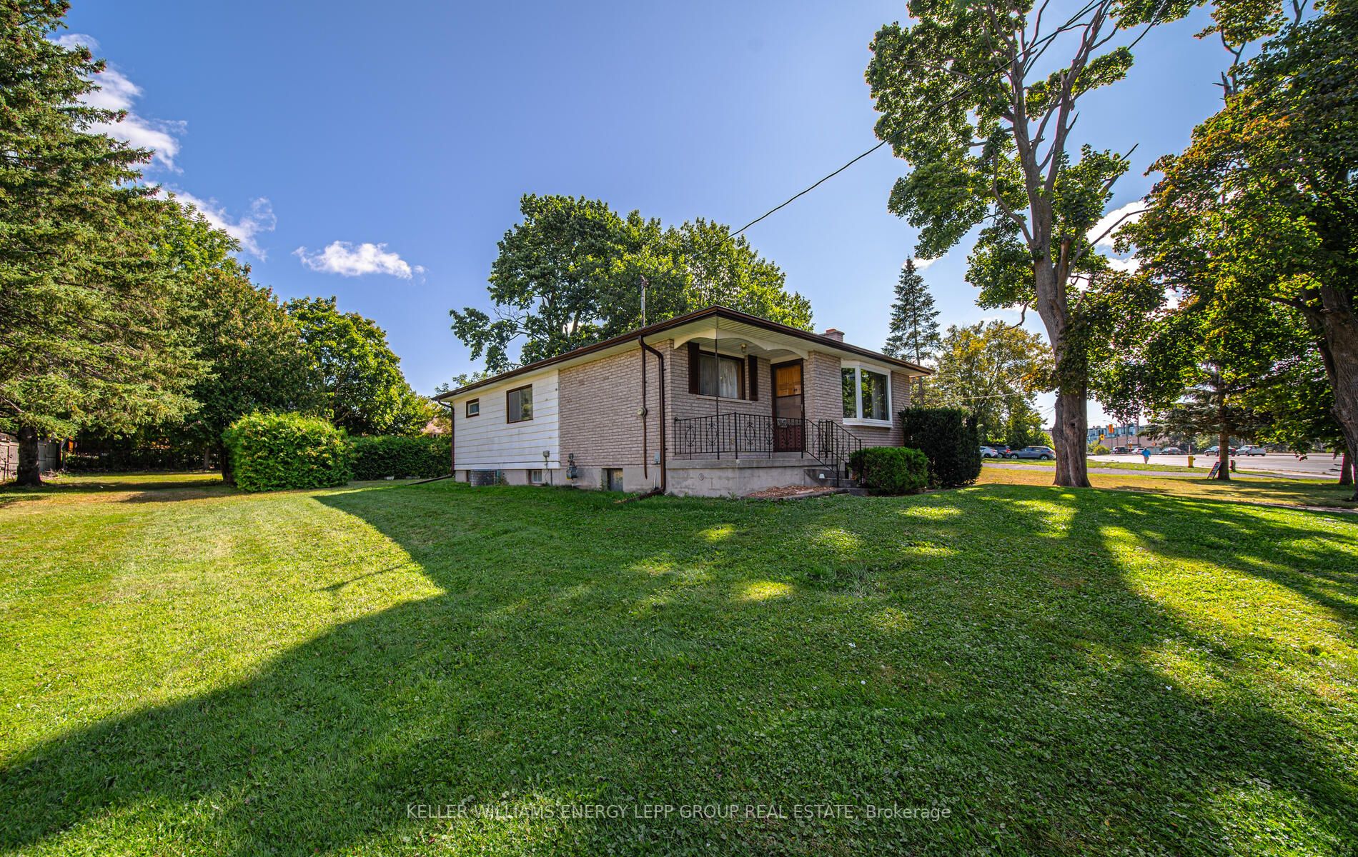 2043 Simcoe St N