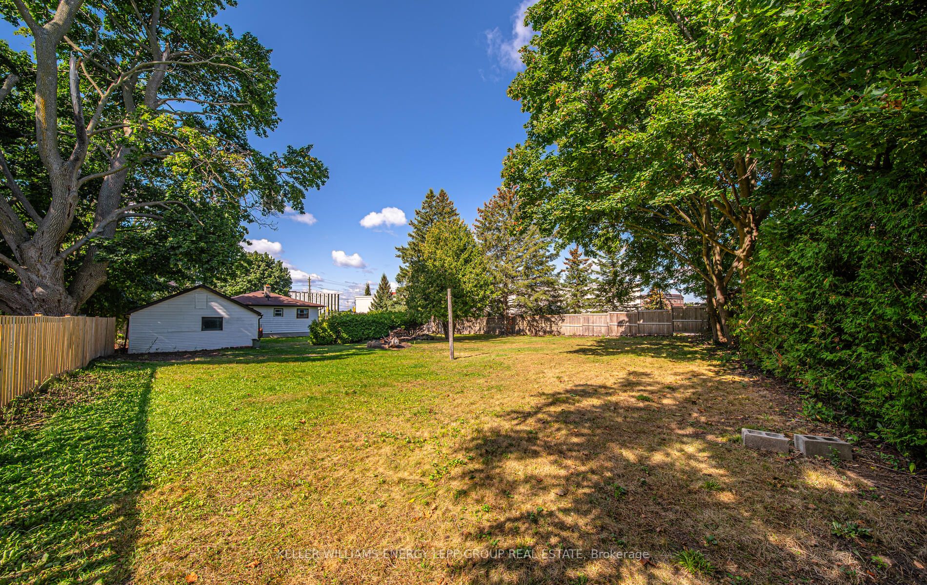 2043 Simcoe St N