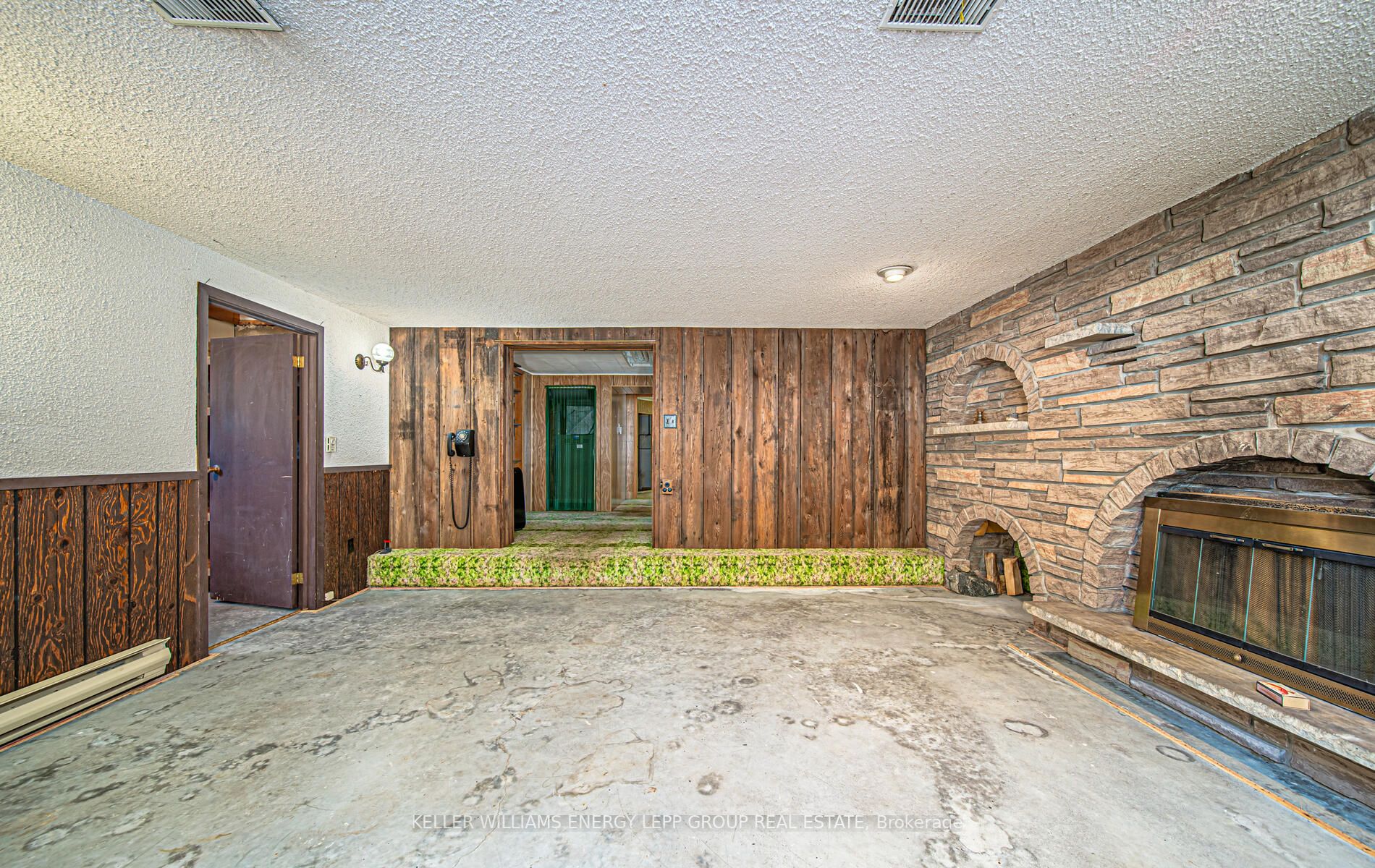 2043 Simcoe St N