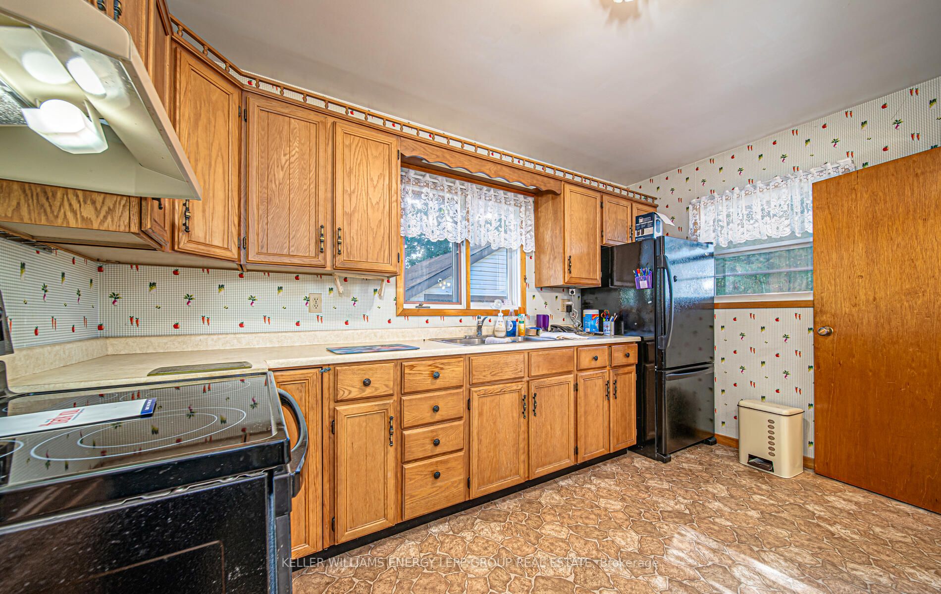 2043 Simcoe St N