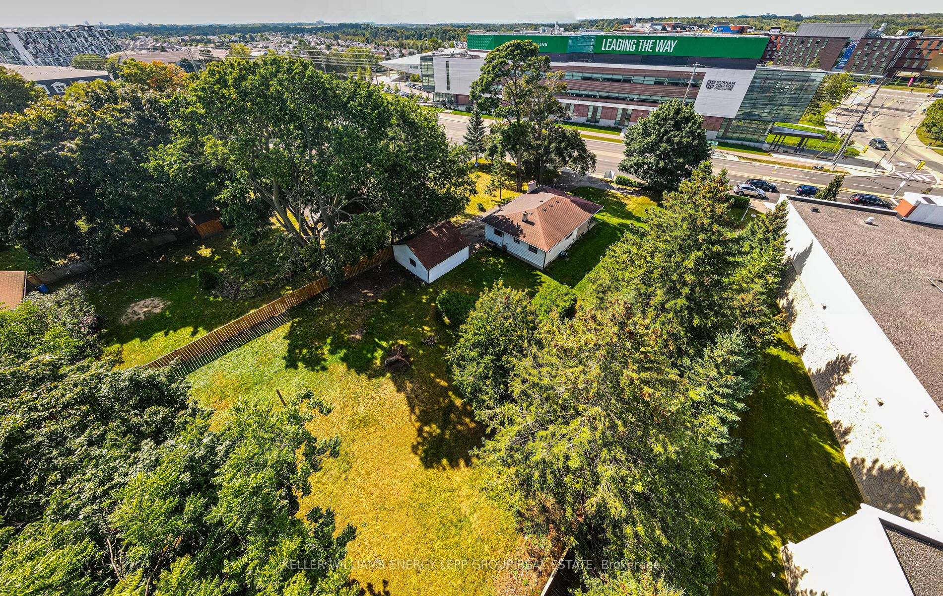 2043 Simcoe St N