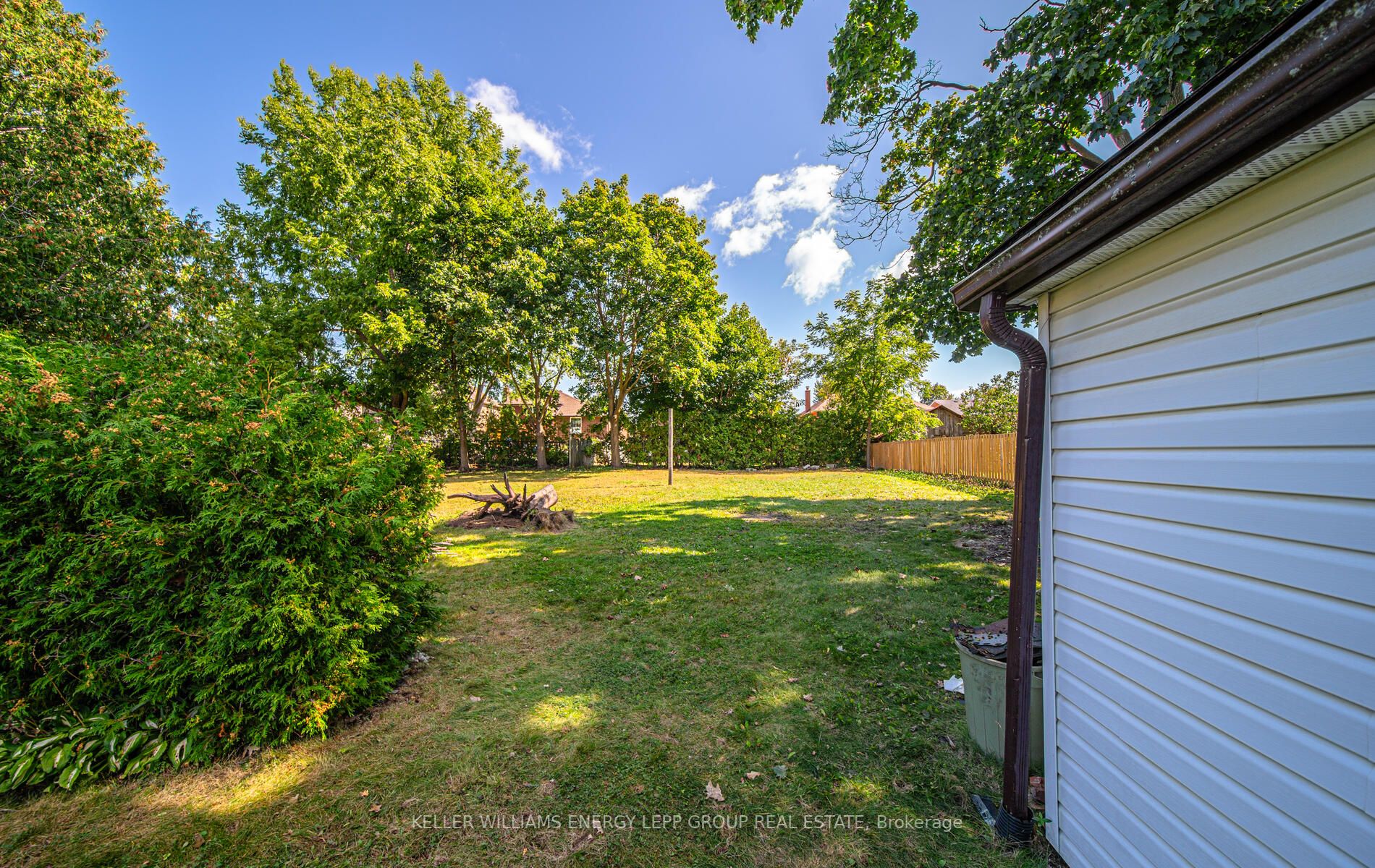 2043 Simcoe St N