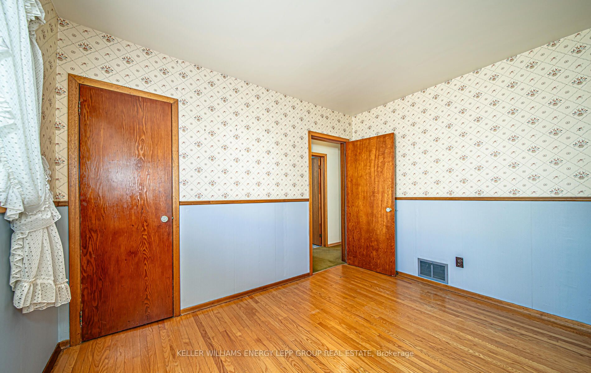 2043 Simcoe St N