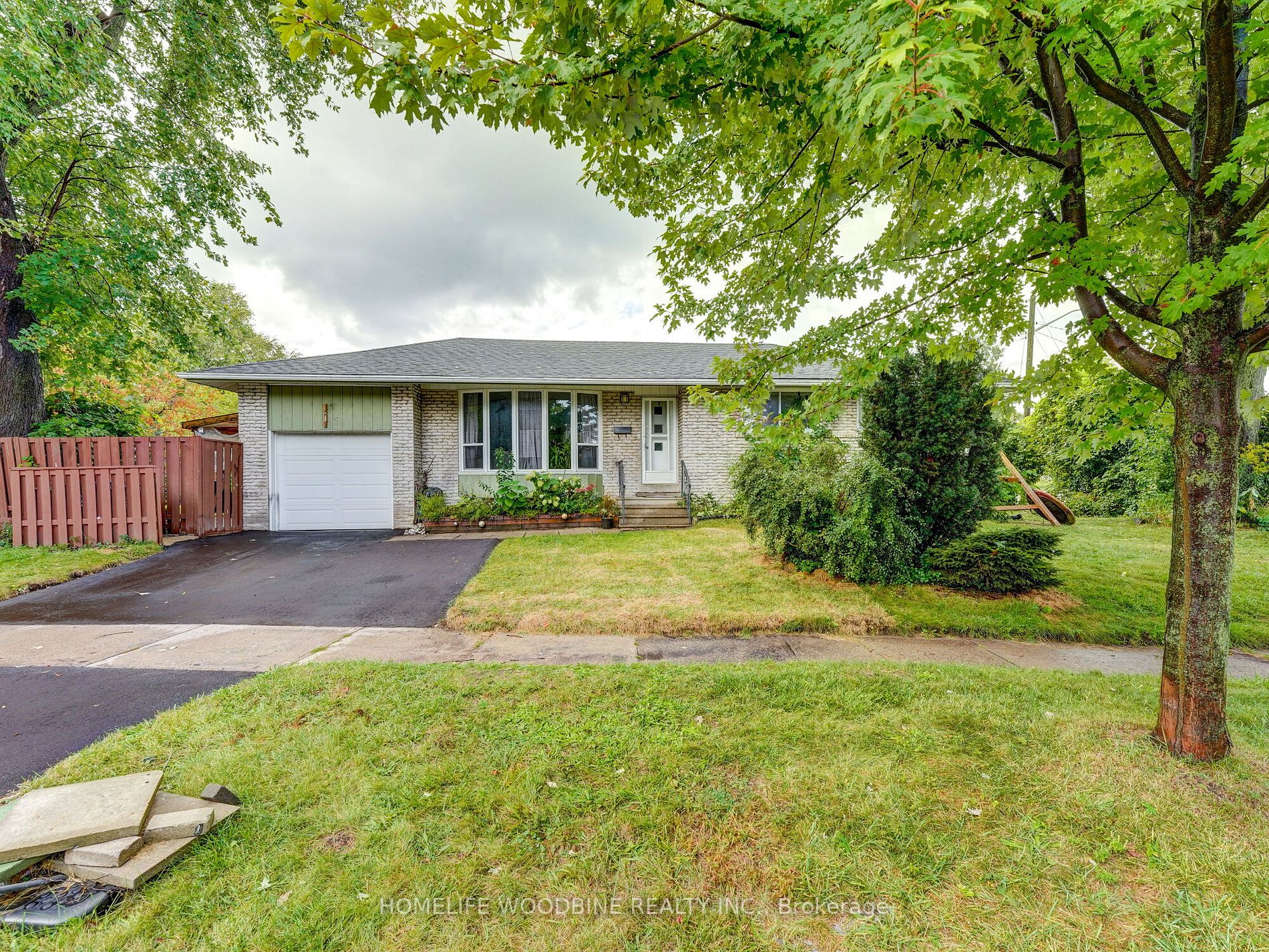 15 Woodgarden Cres