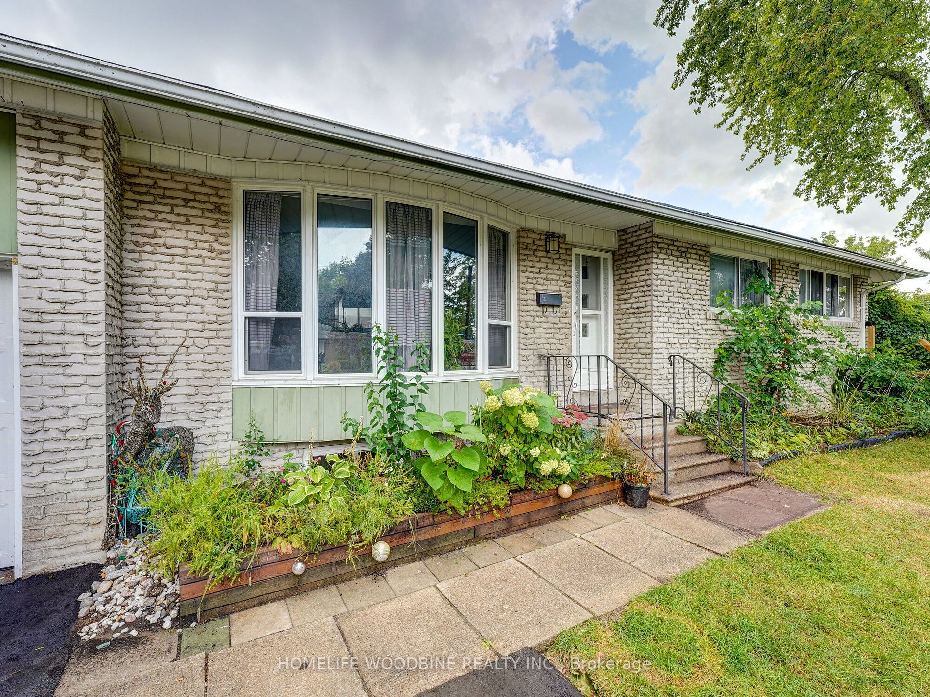 15 Woodgarden Crescent