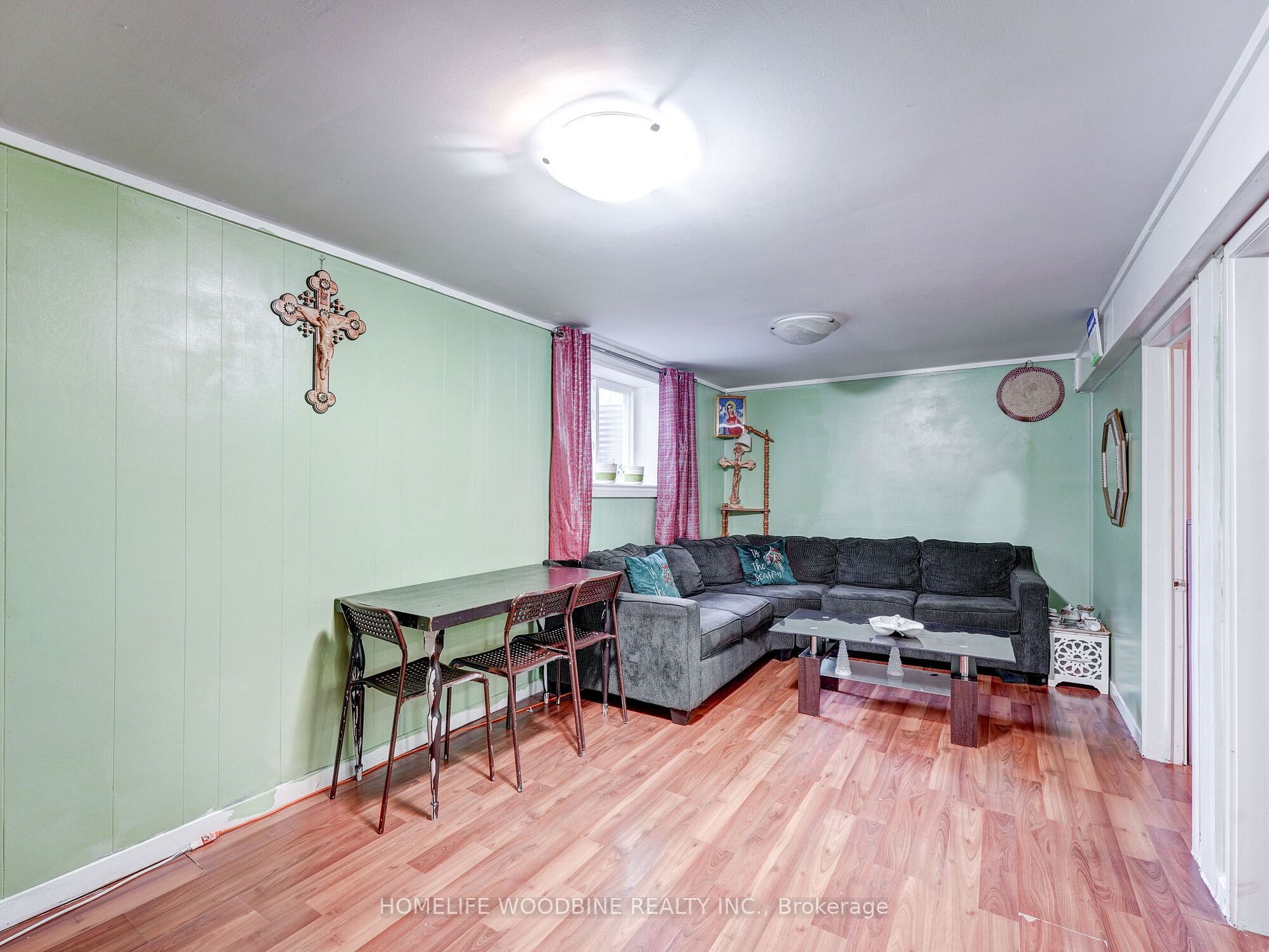 15 Woodgarden Crescent
