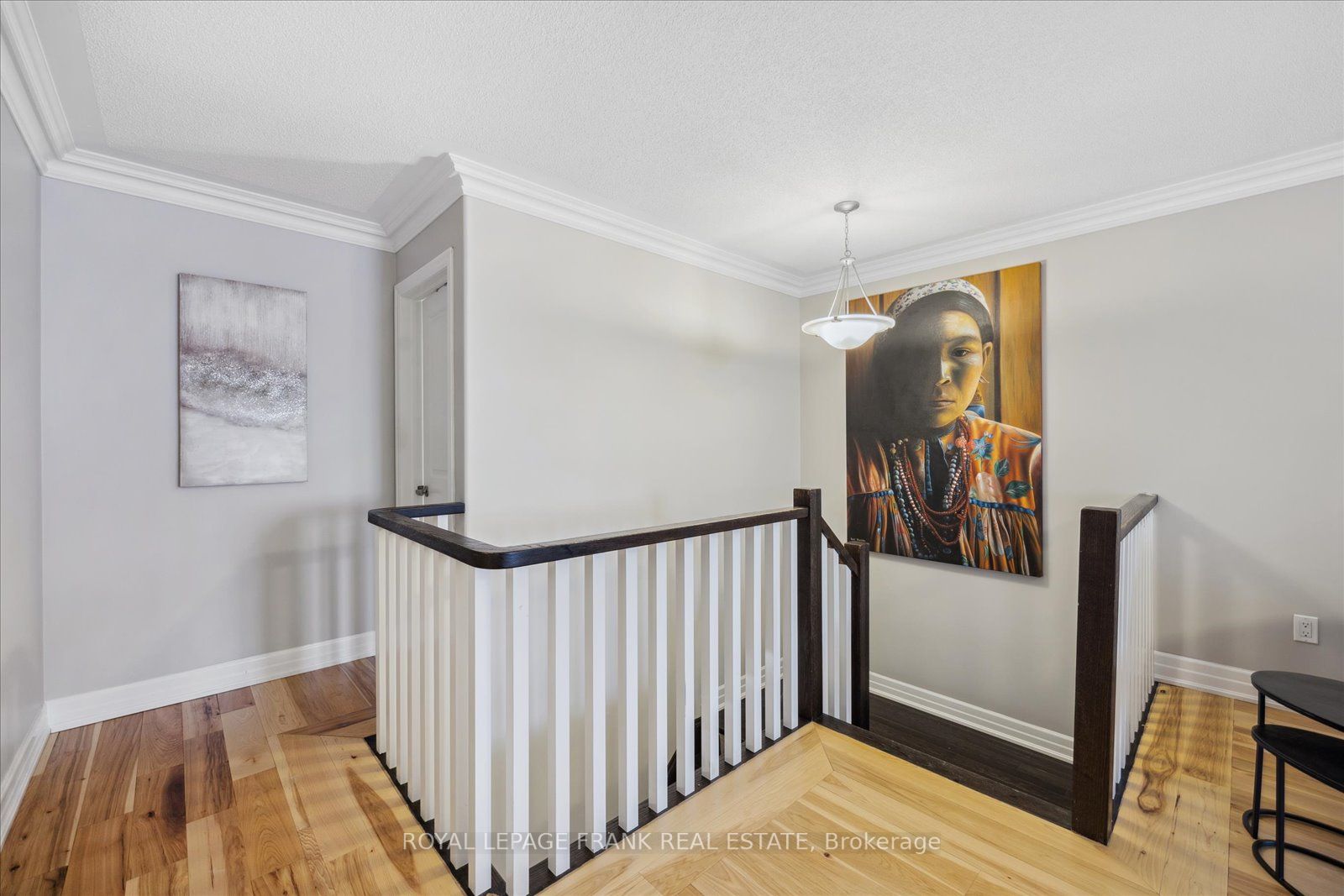 1851 Silverstone Cres