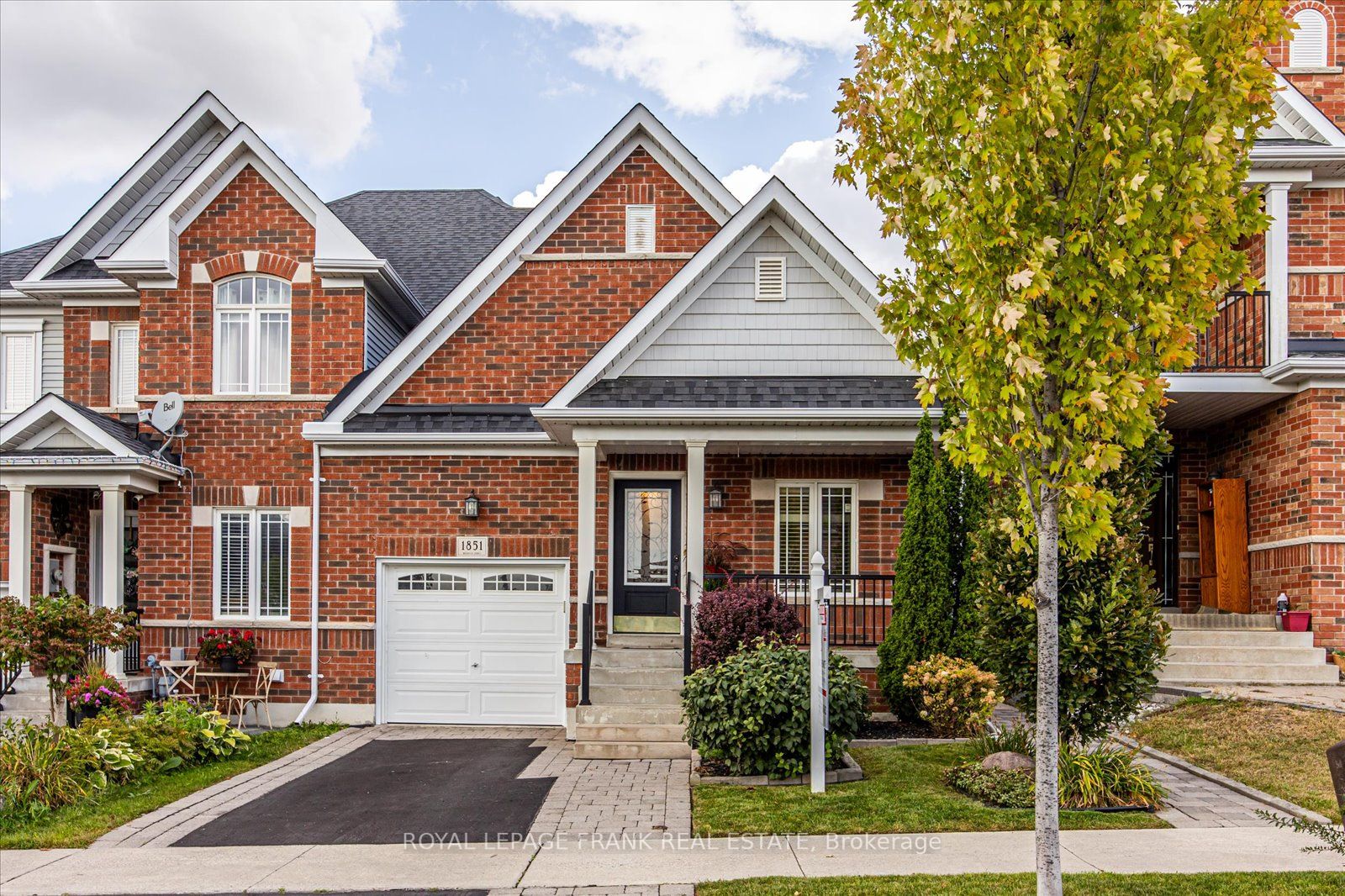 1851 Silverstone Cres