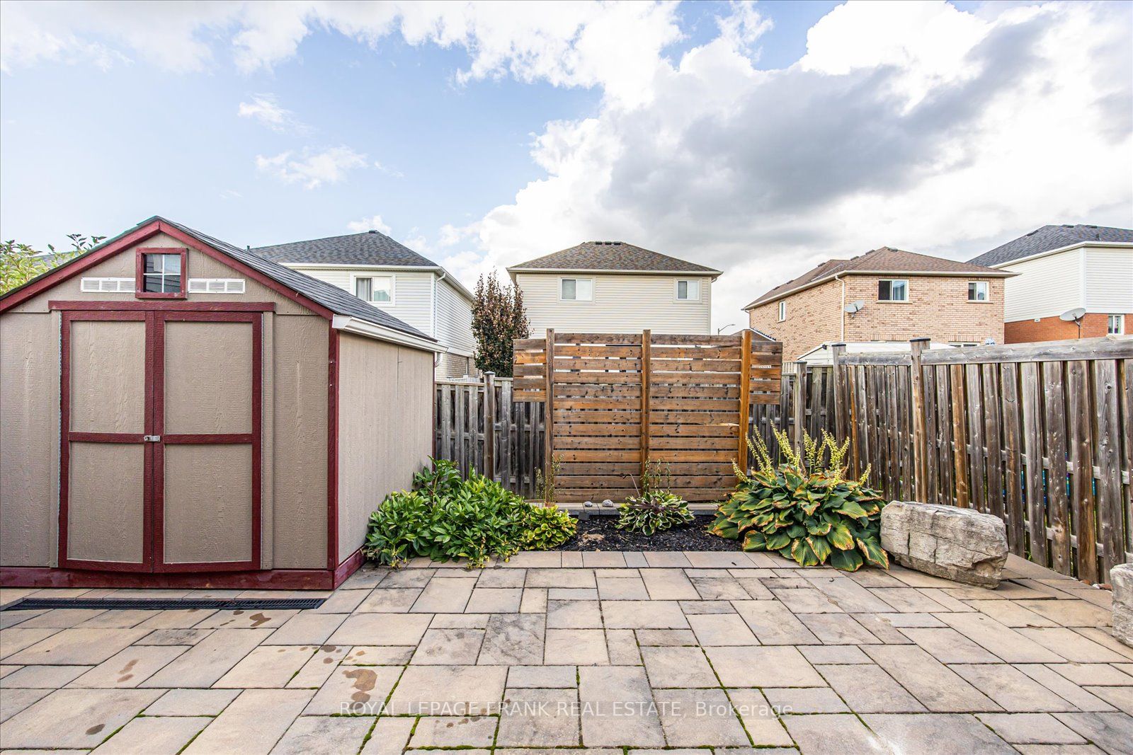 1851 Silverstone Cres