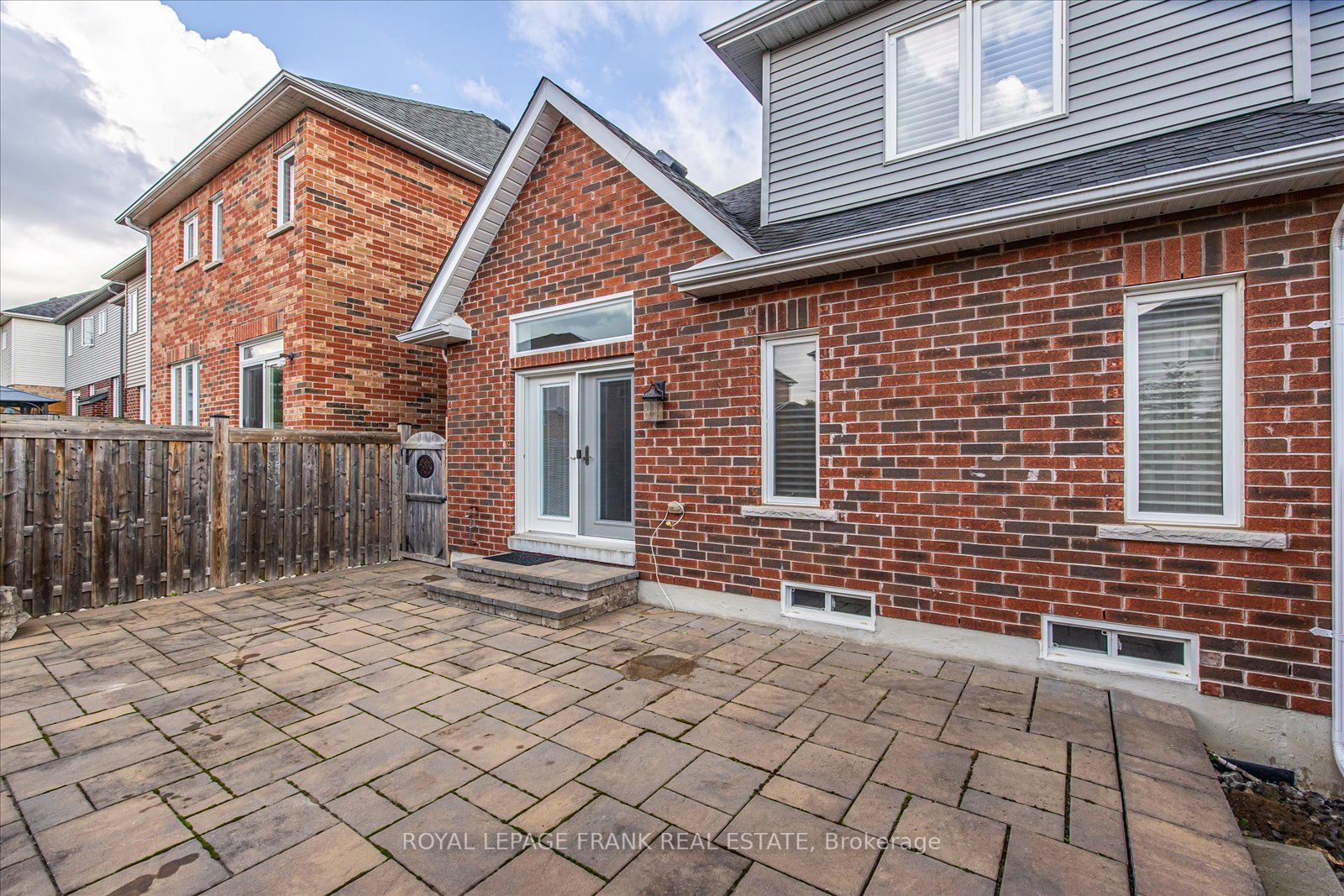 1851 Silverstone Cres