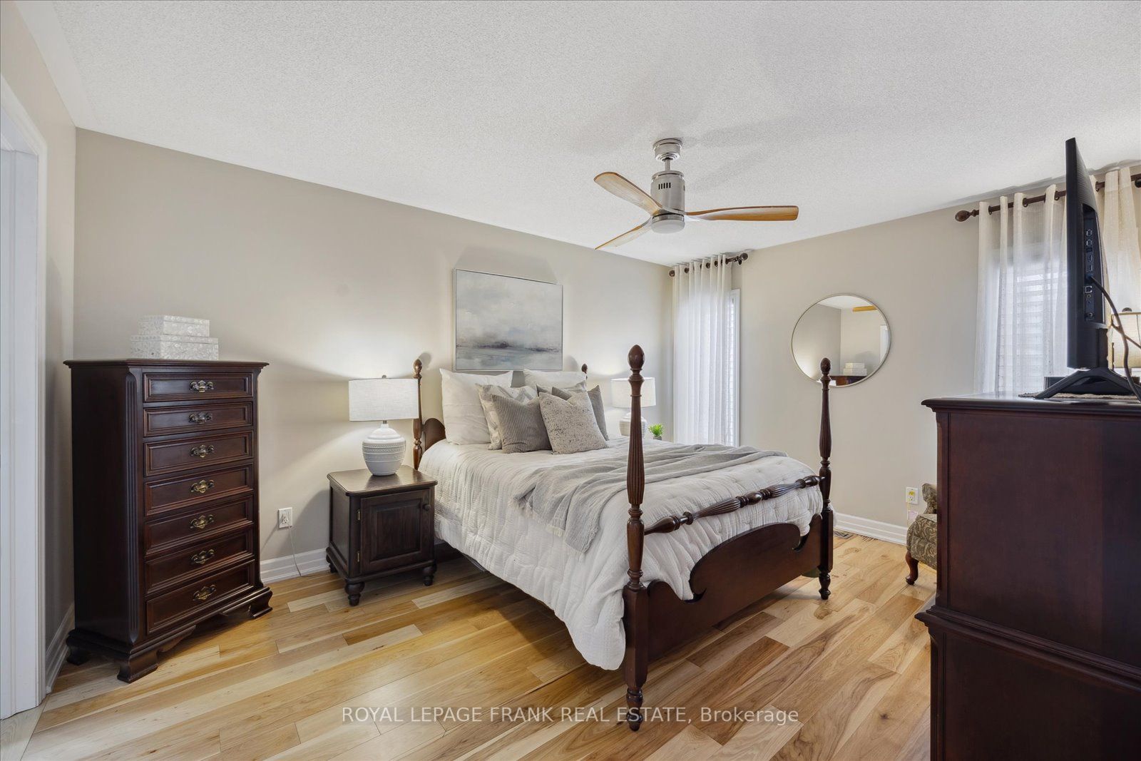 1851 Silverstone Cres