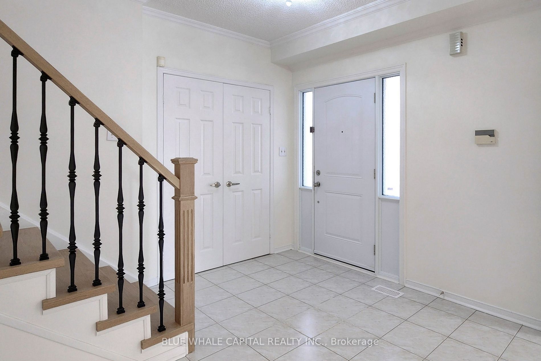 61 Holmbush Cres
