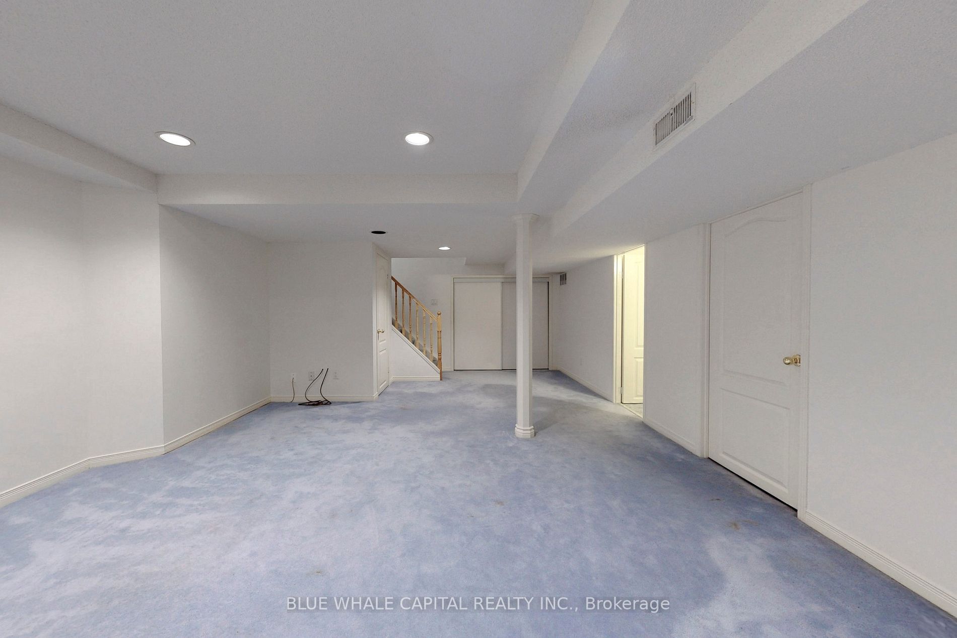 61 Holmbush Cres