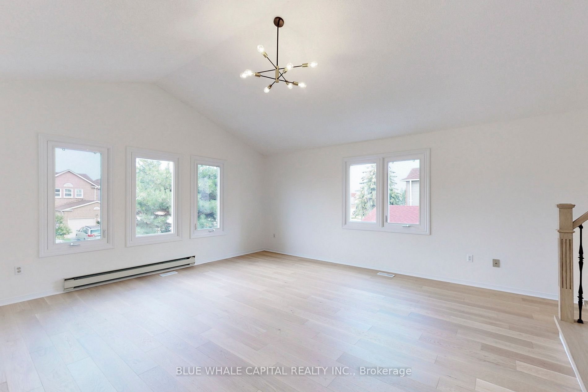 61 Holmbush Cres