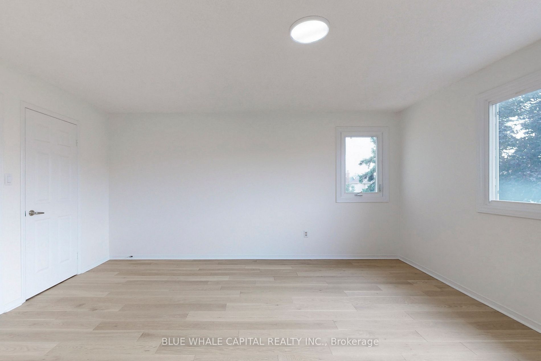 61 Holmbush Cres