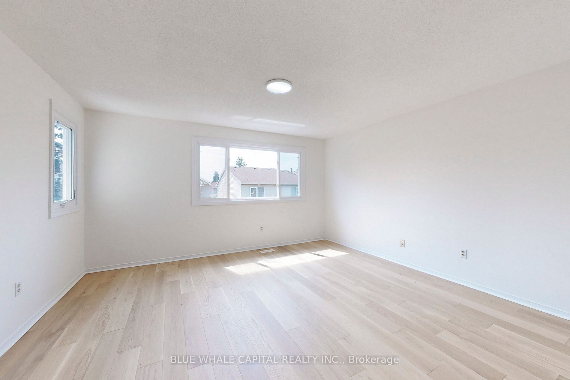 61 Holmbush Cres