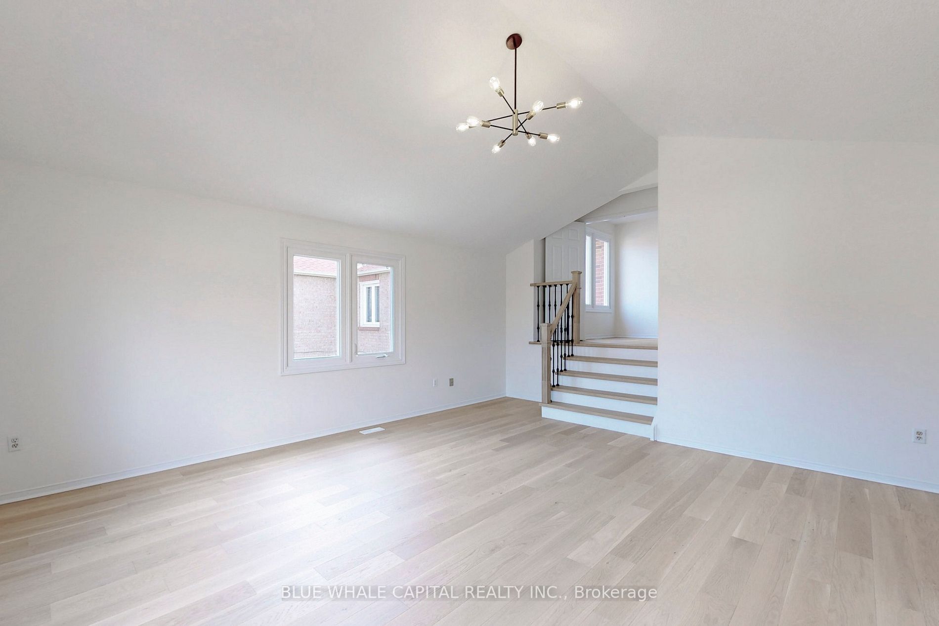 61 Holmbush Cres
