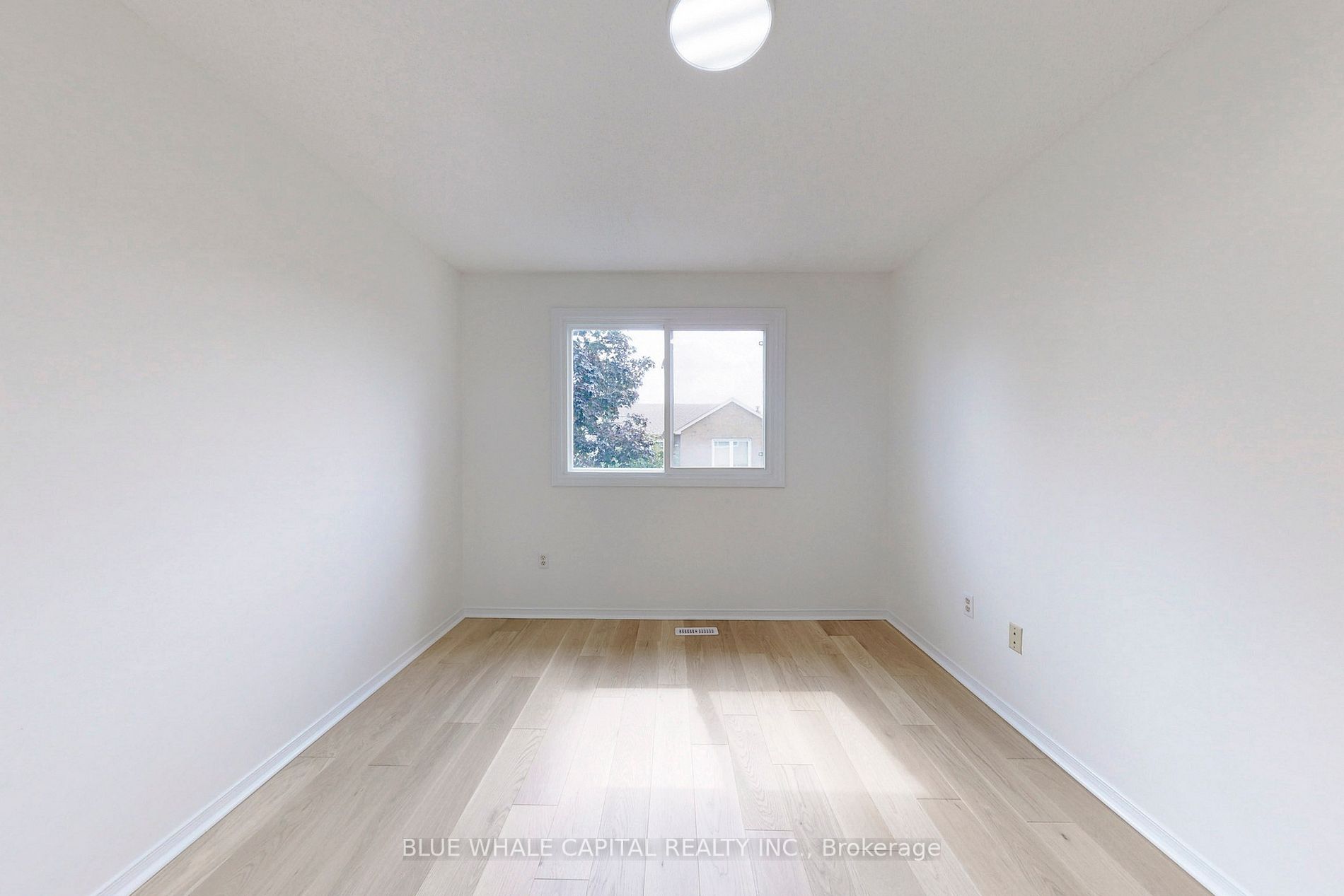 61 Holmbush Cres