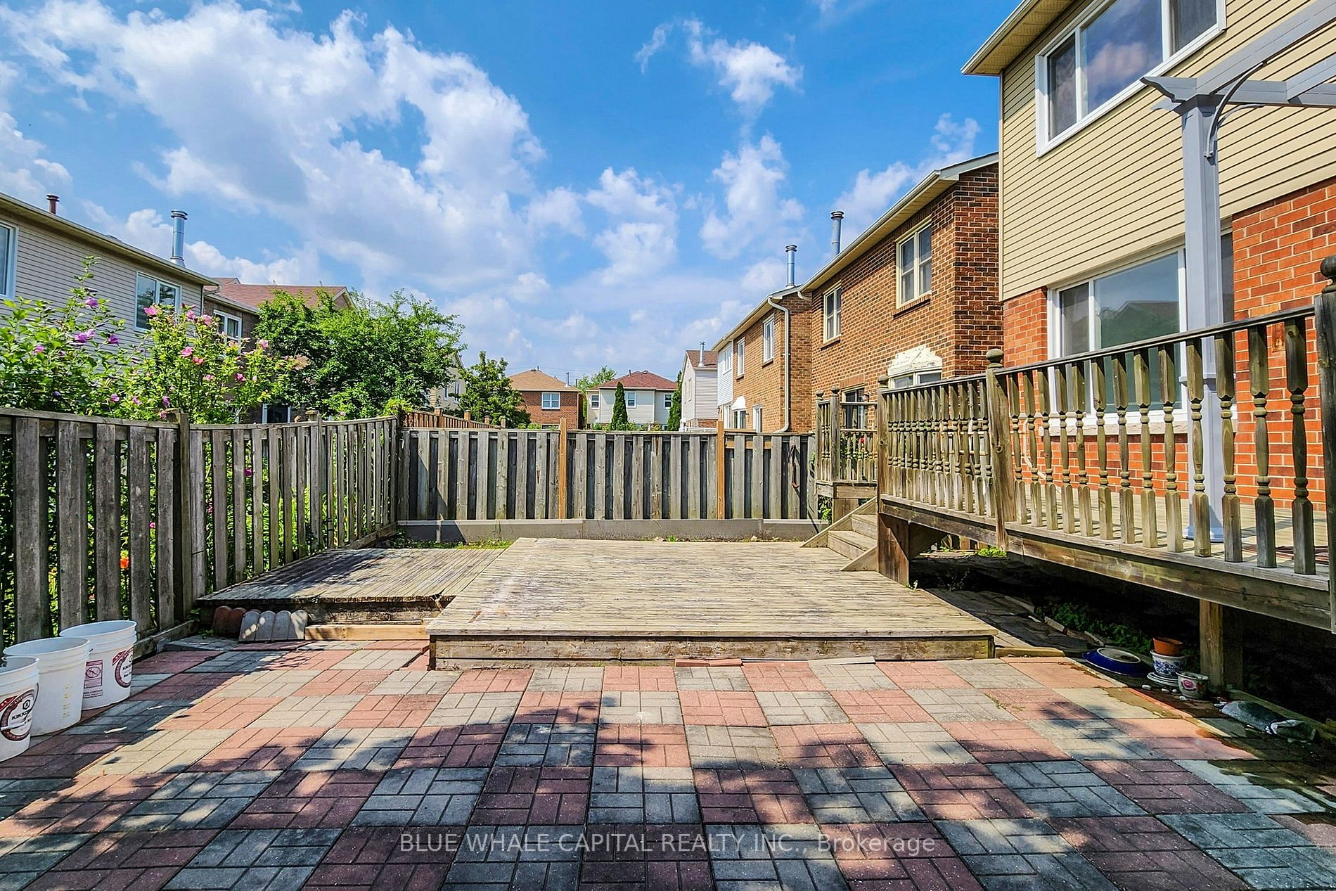 61 Holmbush Cres