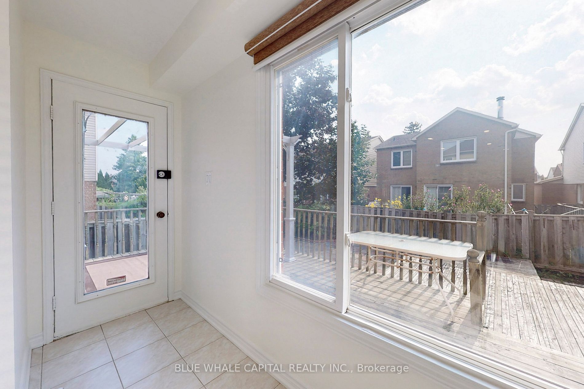 61 Holmbush Cres