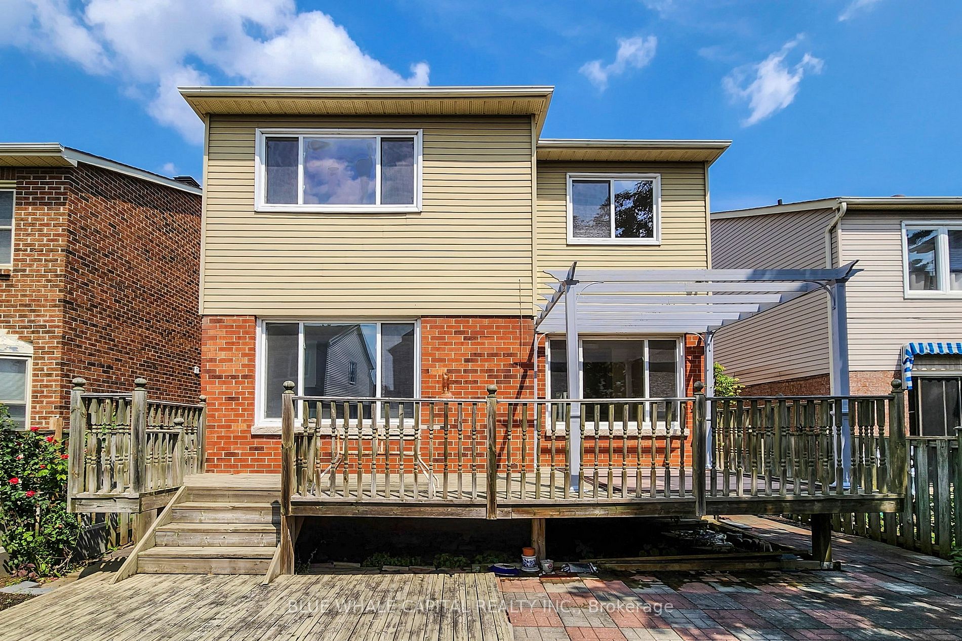 61 Holmbush Cres