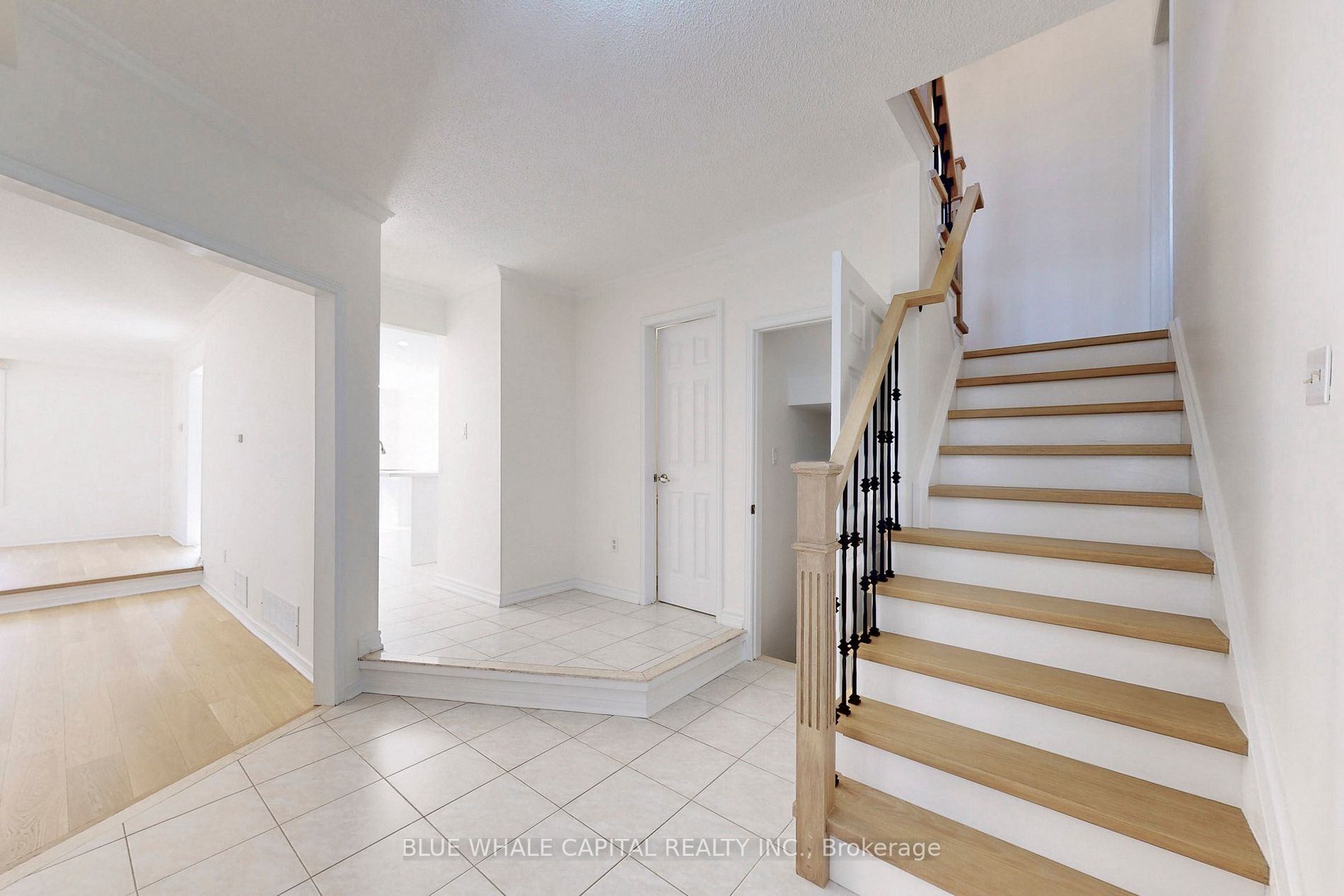 61 Holmbush Cres