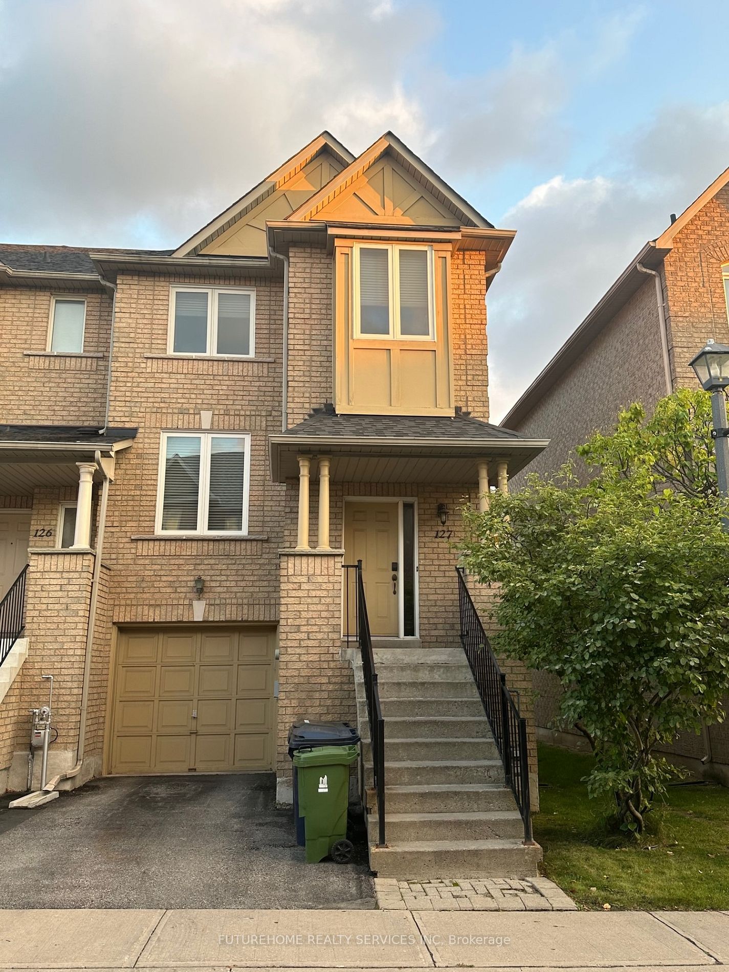 1075 Ellesmere Rd, #127