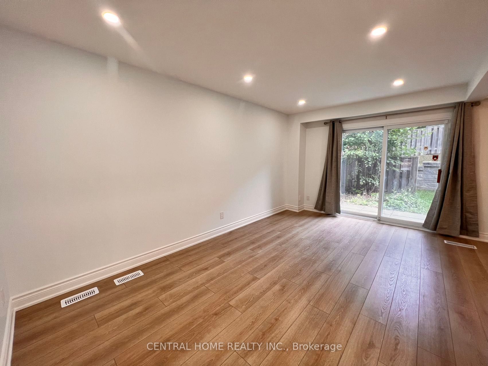 121 L'amoreaux Dr, #57