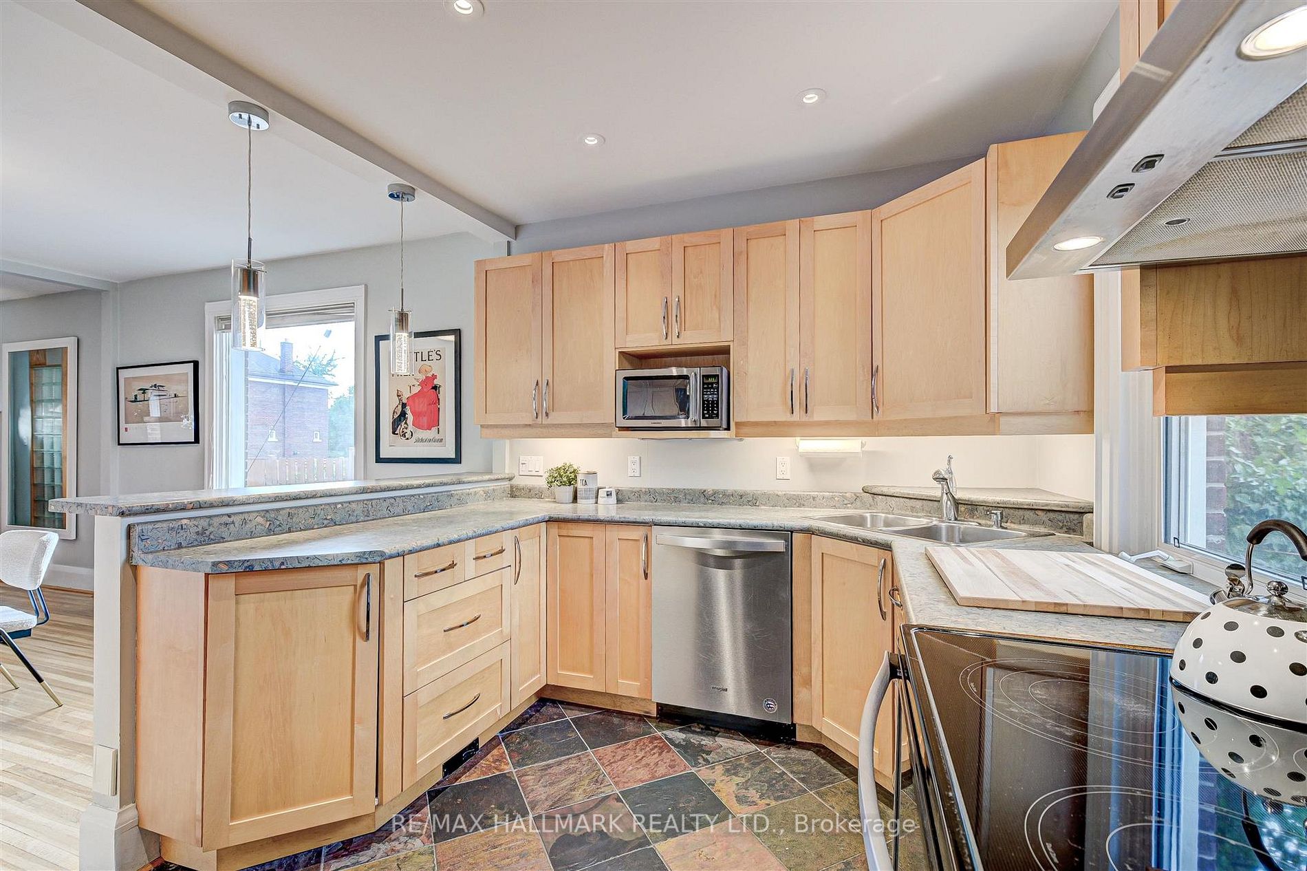 262 Mortimer Avenue
