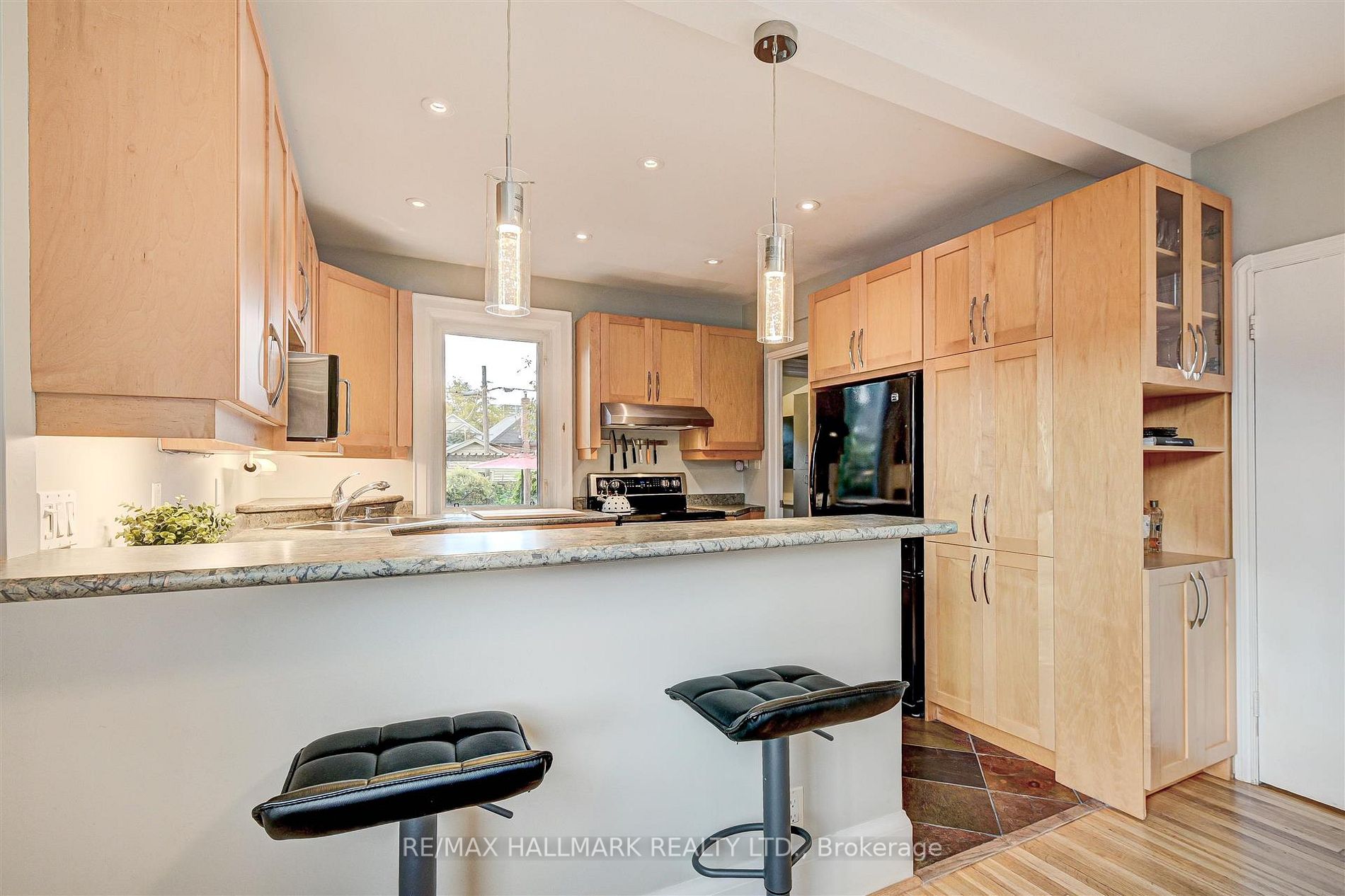 262 Mortimer Avenue
