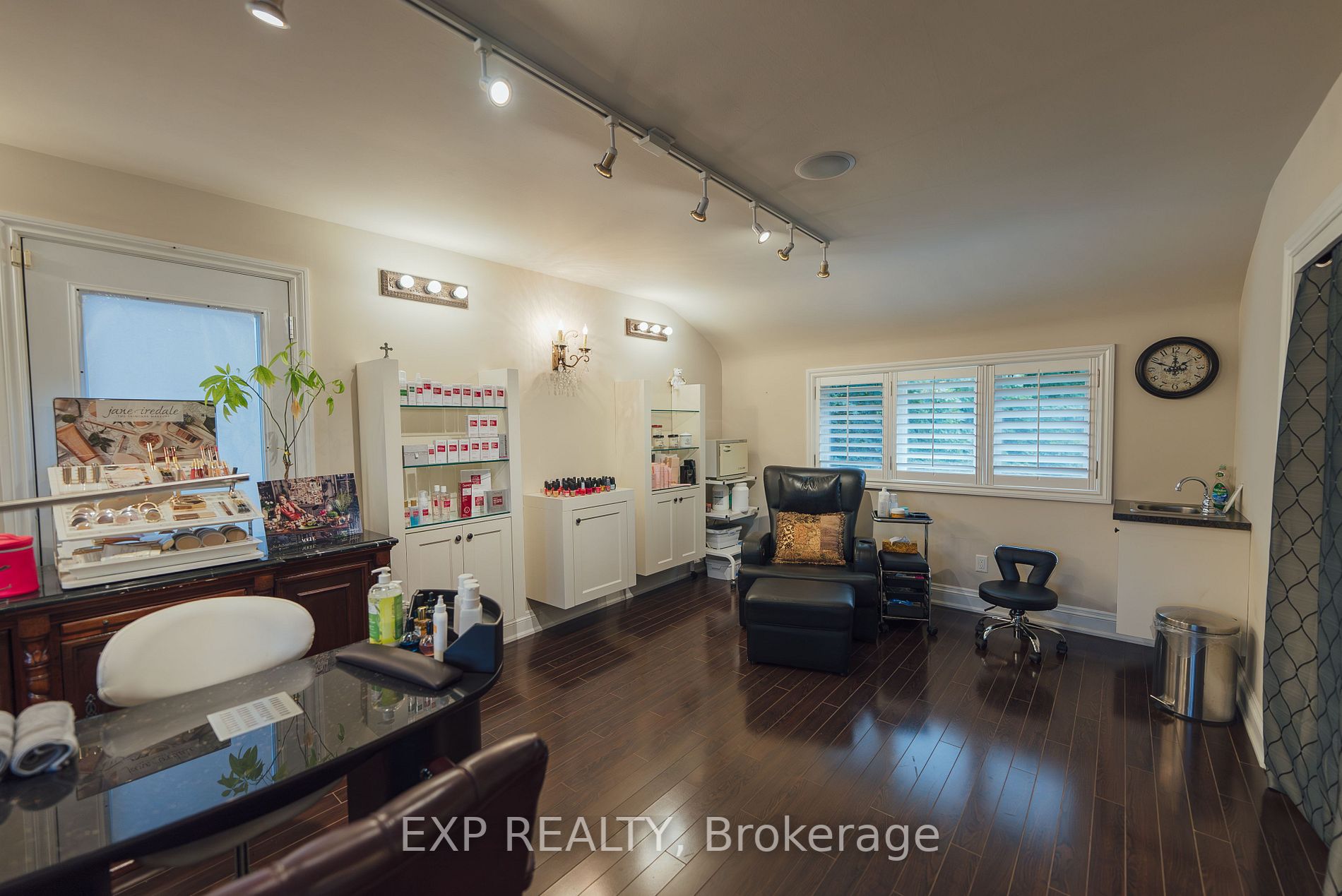 35 Winchester Rd E